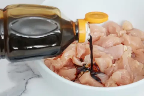 Receita de frango para o almoço: assado diferente, suculento