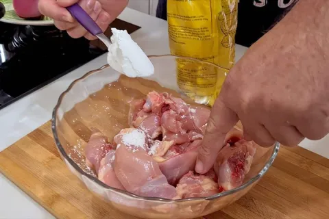 Receita de frango suculento sem fritura, feito de um jeito d