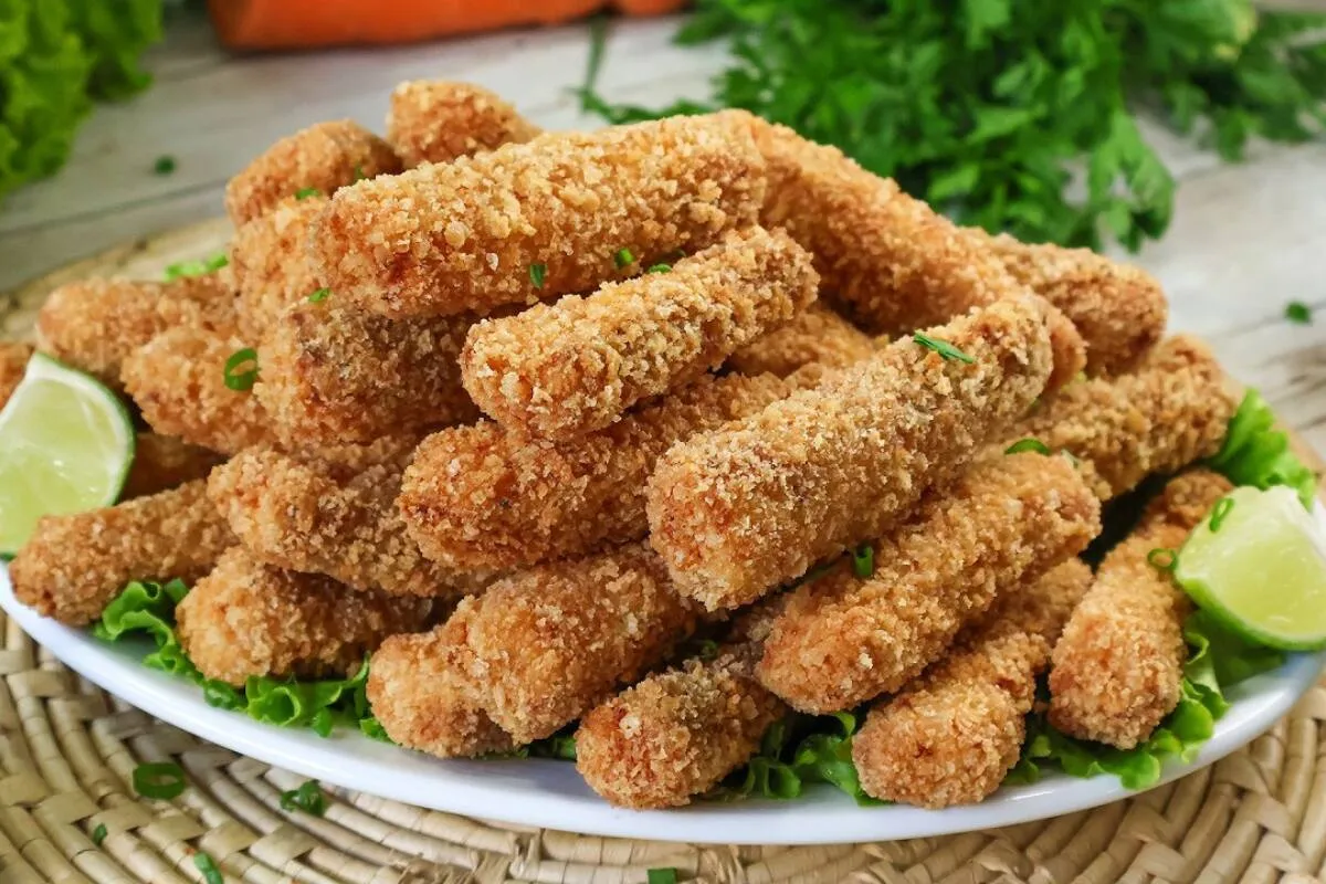 Receita de iscas de peixe com molho: parece porção de restau