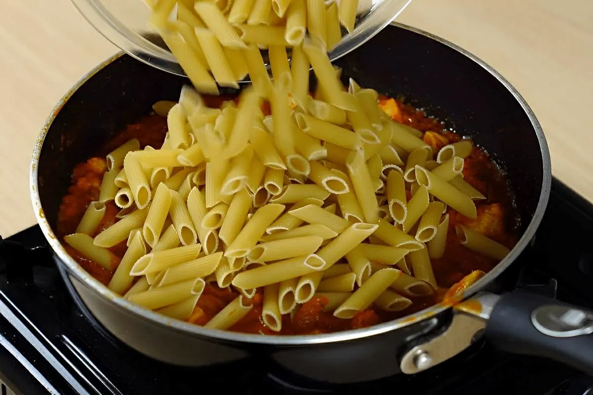 Receita de macarrão fácil prática e rápida para o almoço ou