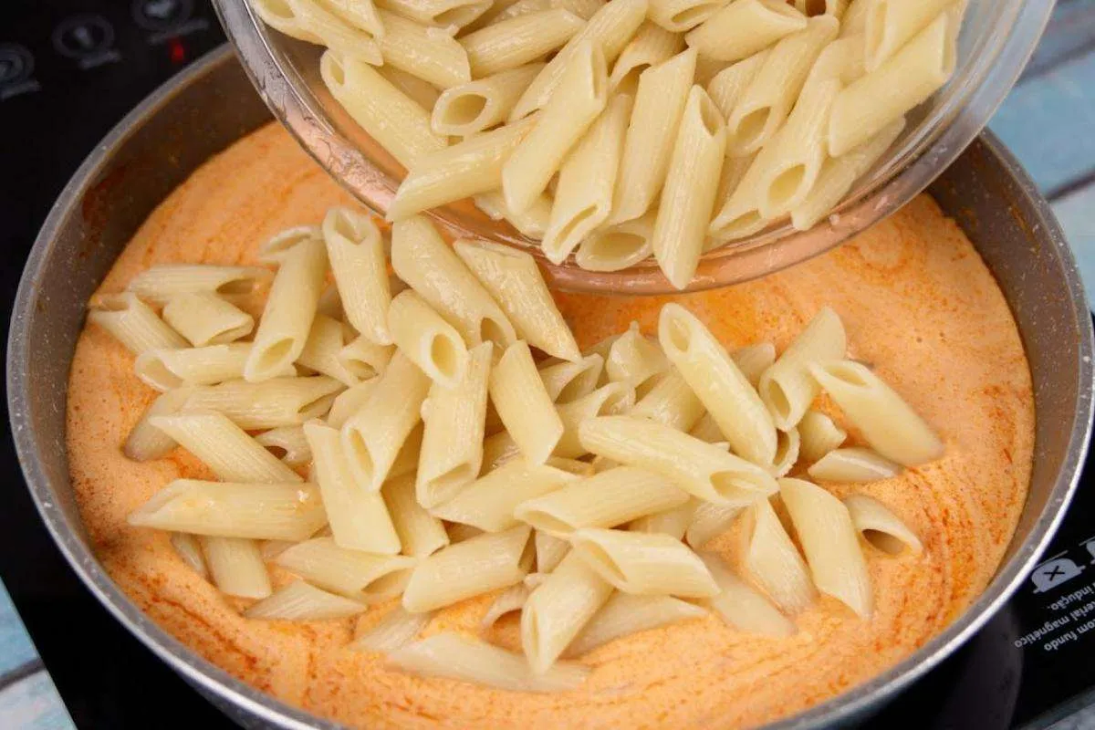 Receita de macarrão simples e deliciosa para o almoço de dia