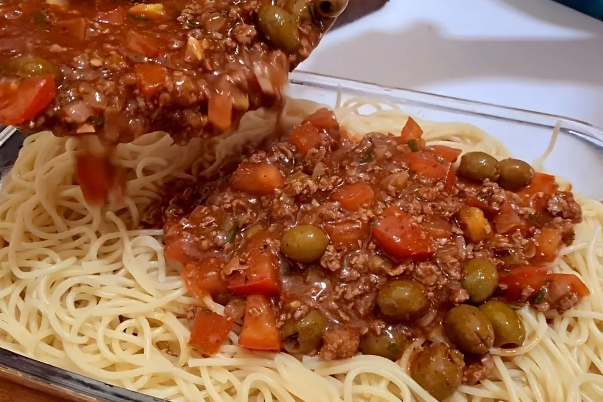 Receita de macarronada simples e deliciosa para a refeição d