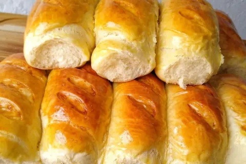 Receita de pão caseiro sem leite para servir no café da manh