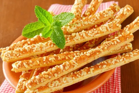 Receita de petisco com massa de pastel feita com apenas 3 in