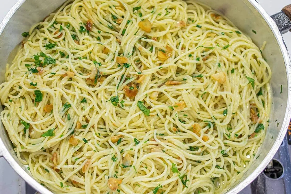 Receita de restaurante para fazer macarrão alho e óleo solti