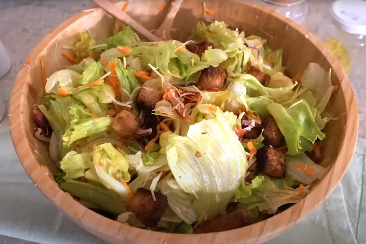 Receita de salada com molho especial: agora não faço mais al