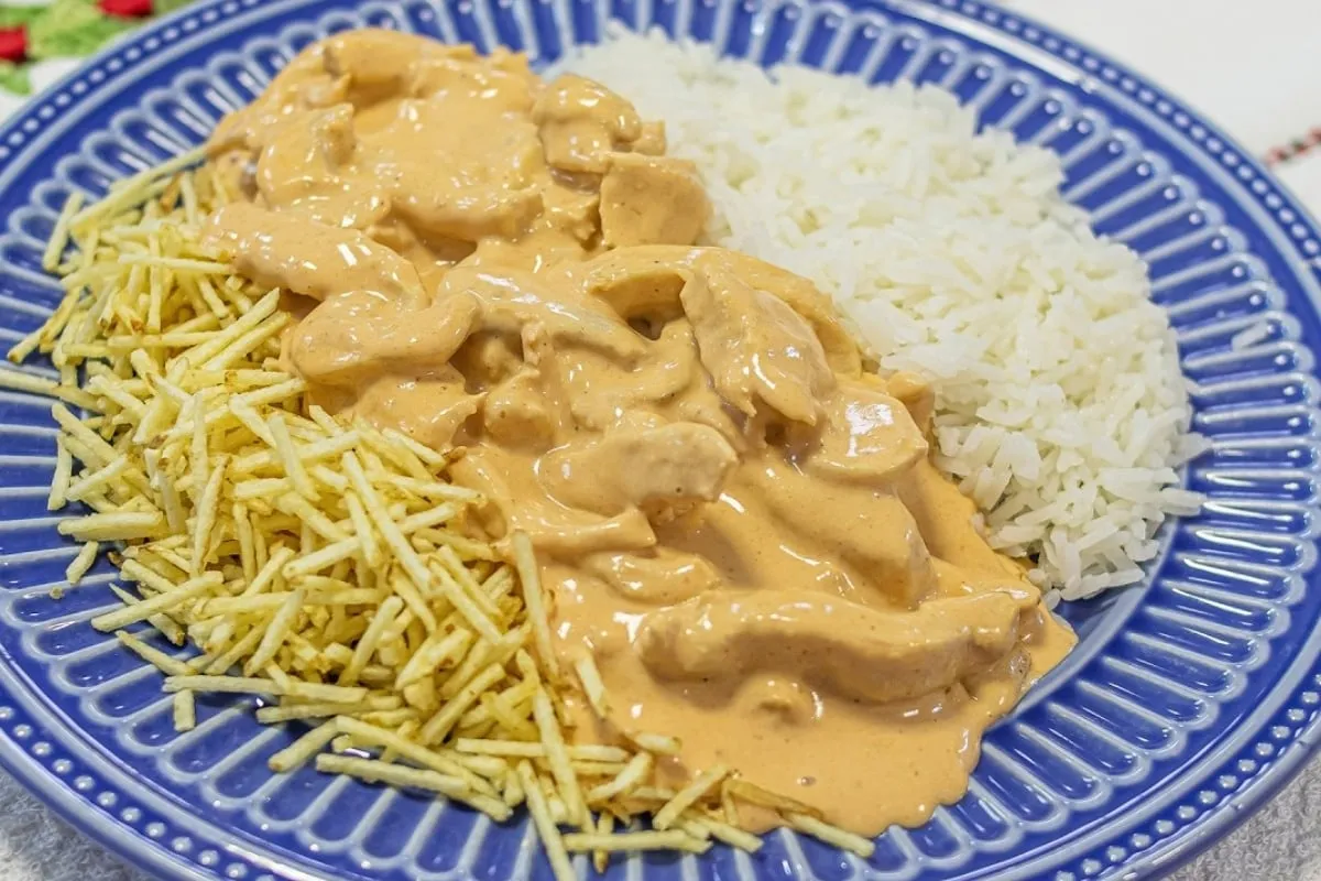 Receita de strogonoff de frango igual de restaurante para vo