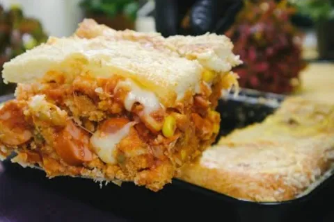 Receita de torta de salsicha com uma massa sensacional e um 