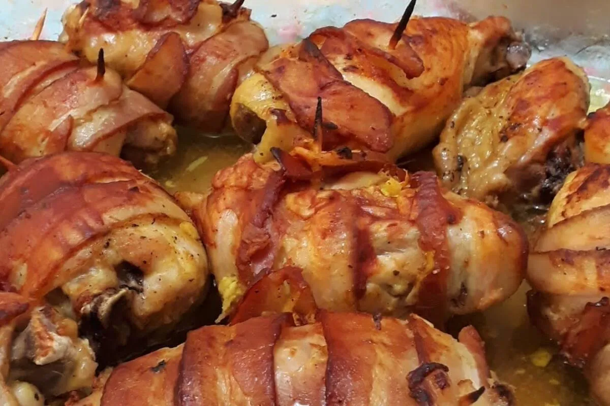 Receita deliciosa de frango enrolado no bacon que você vai q
