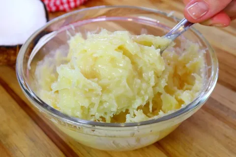 Recheio de coco estruturado para bolos: não precisa ser conf