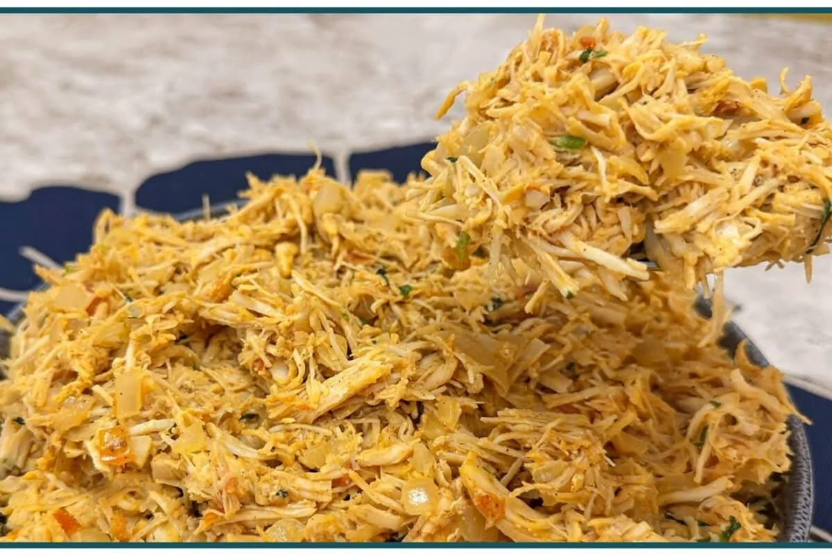 Recheio de frango cremoso e bem temperado, ideal para o prep