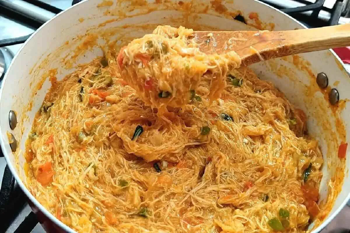 Recheio de frango cremoso para empadão, panquecas, pastéis e
