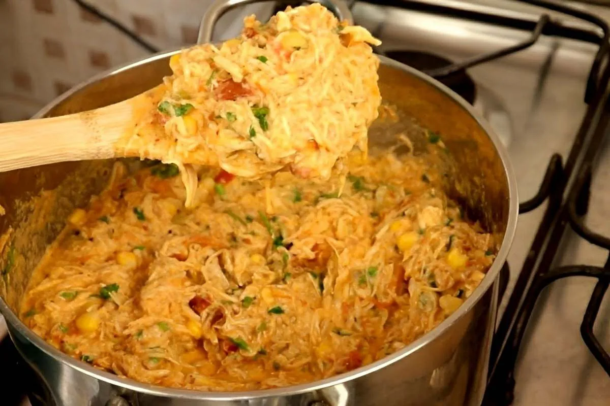 Recheio de frango cremoso para tortas e salgados que fica pe