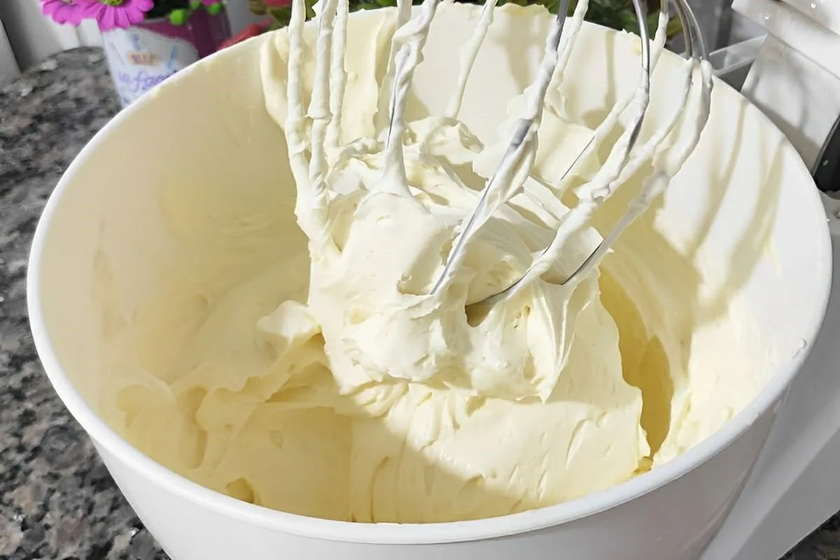 Recheio de Leite Ninho para bolos tortas e pavês é só bater