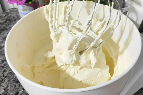 Recheio de Leite Ninho para bolos tortas e pavês é só bater 