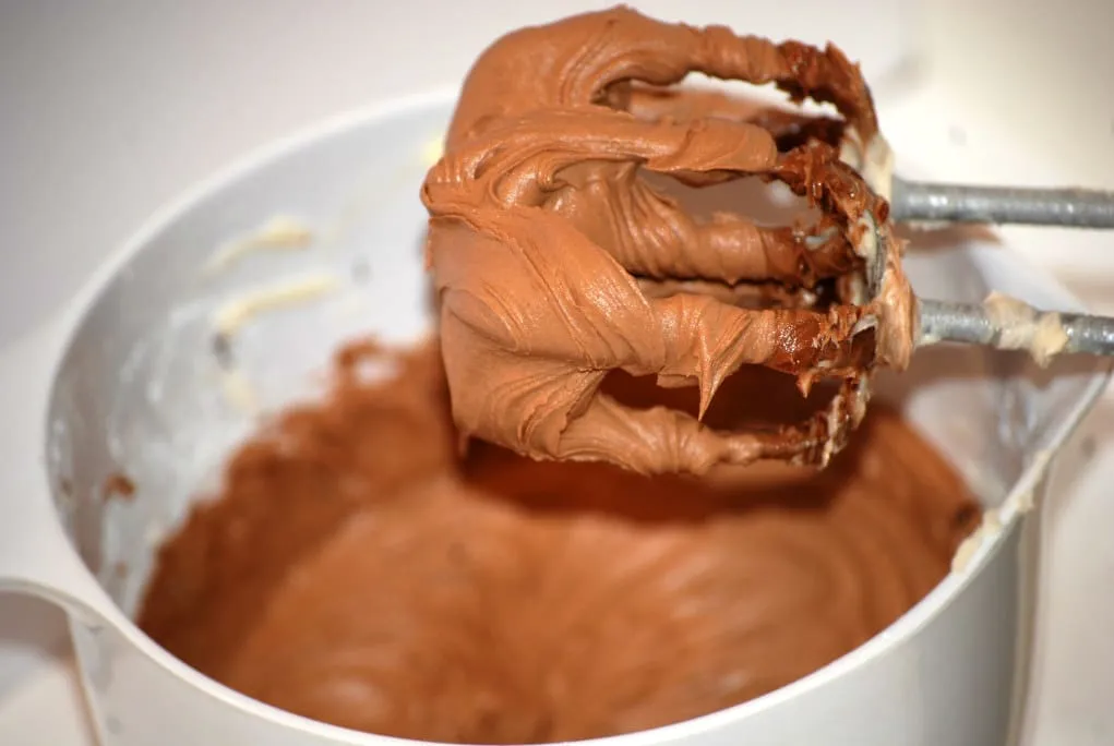 Recheio e Cobertura de Chocolate Cremoso (Buttercream)
