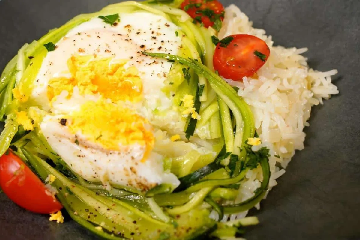 Refeição completa e deliciosa usando poucos ingredientes sim