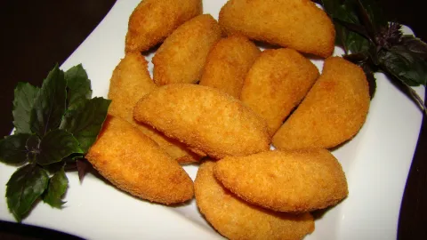Risole delicioso e fácil de fazer com ingredientes que você 