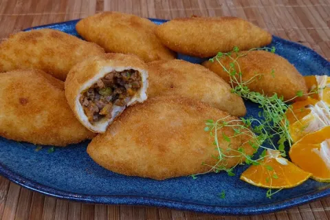 Risoles de carne moída com massa macia, receita simples com 