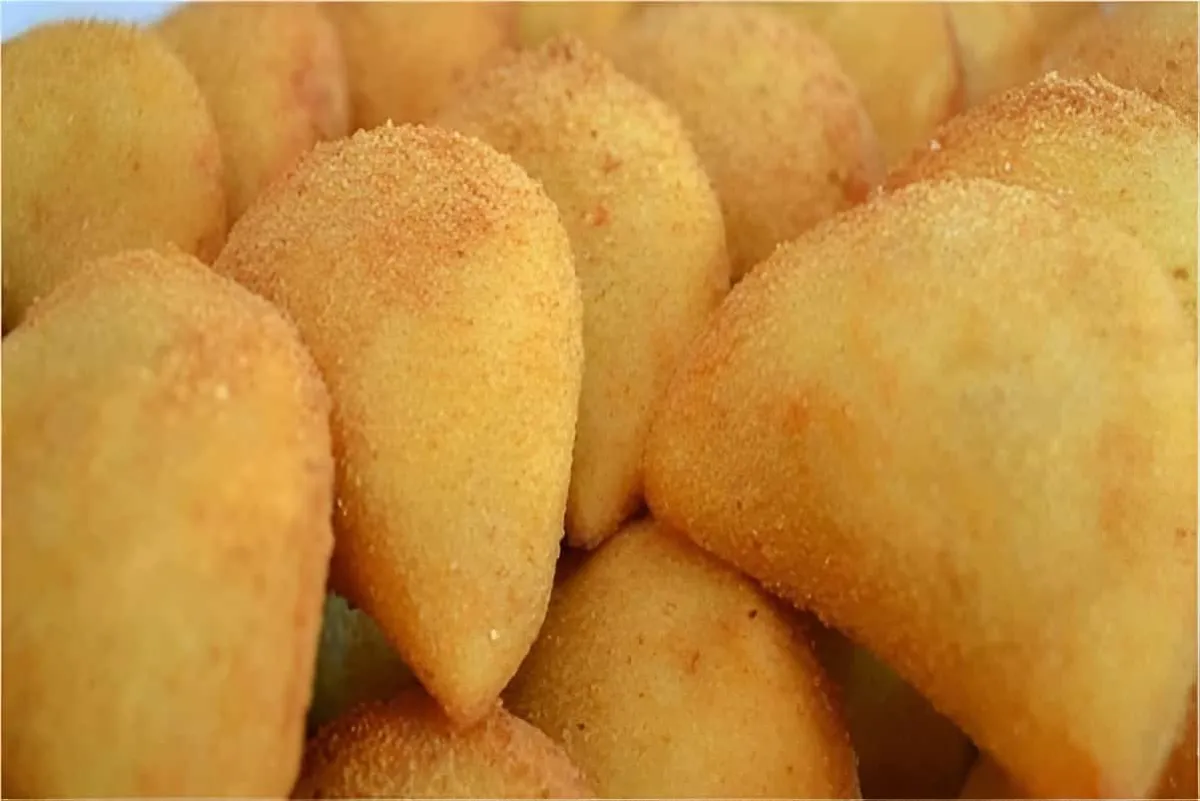 Risoles de salgadeira recheado com frango e catupiry uma del