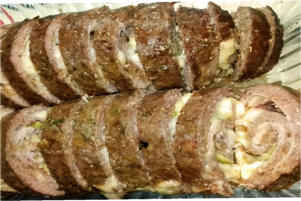 Rocambole de carne moída com calabresa perfeito para seu alm