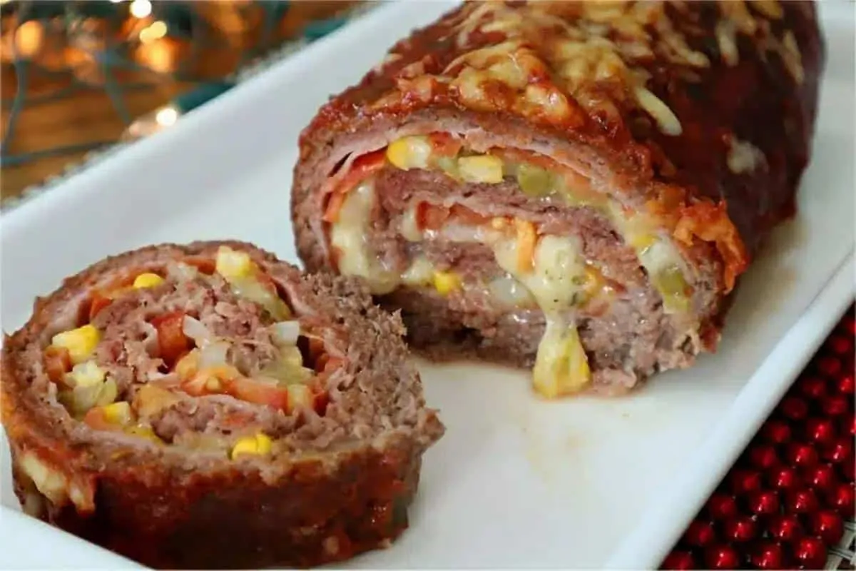 Rocambole de carne moída saboroso e suculento: veja para não