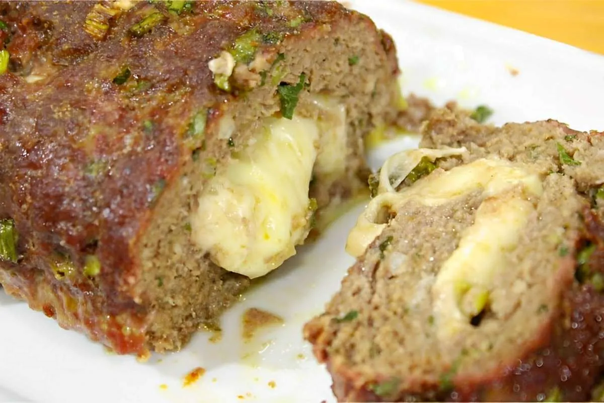 Rocambole de carne perfeito para o almoço em qualquer dia da