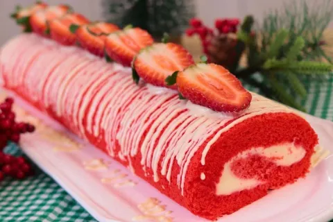 Rocambole red velvet com recheio de cream cheese, que fica m