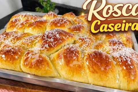Rosca caseira fofinha e macia, que vai perfumar a sua cozinh