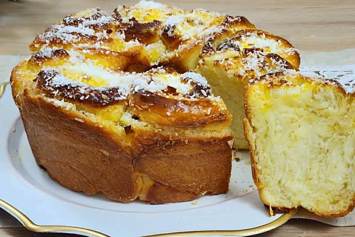 Rosca de padaria com recheio de coco fofinha deliciosa e per