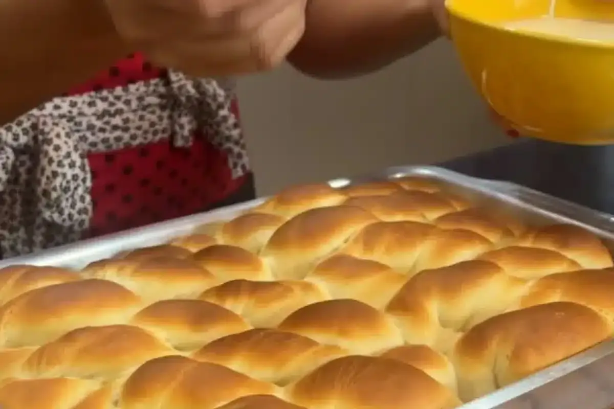Rosca nuvem caseira macia e deliciosa que é perfeita para o
