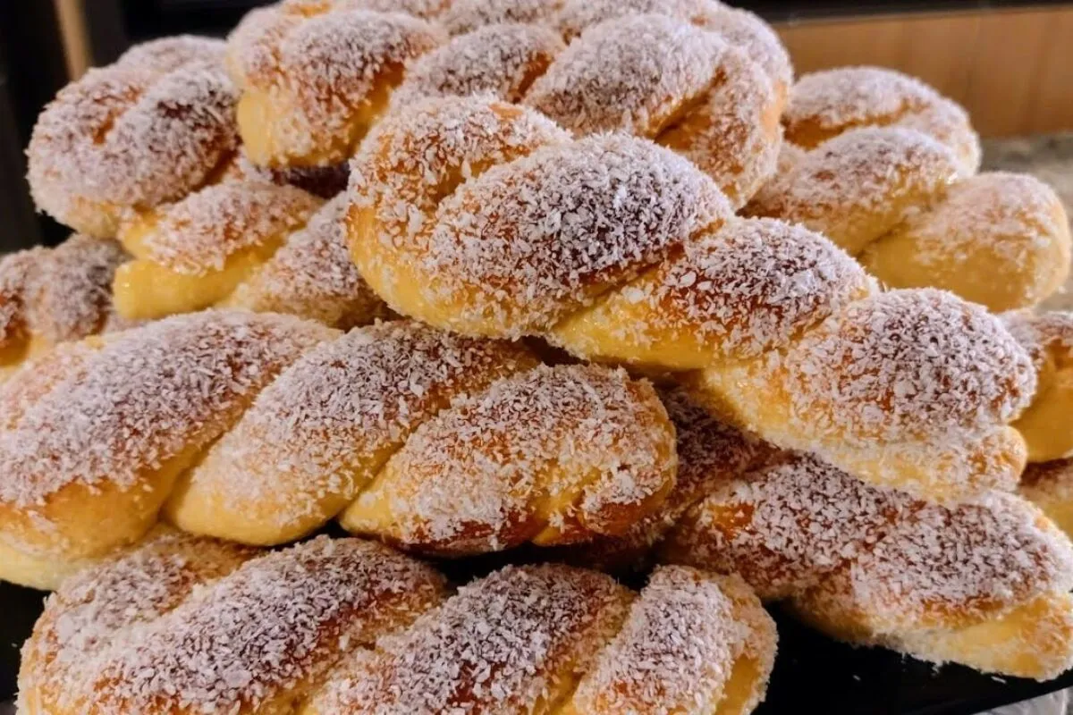 Rosquinha de coco da vovó: tão macia que parece um pedaço de