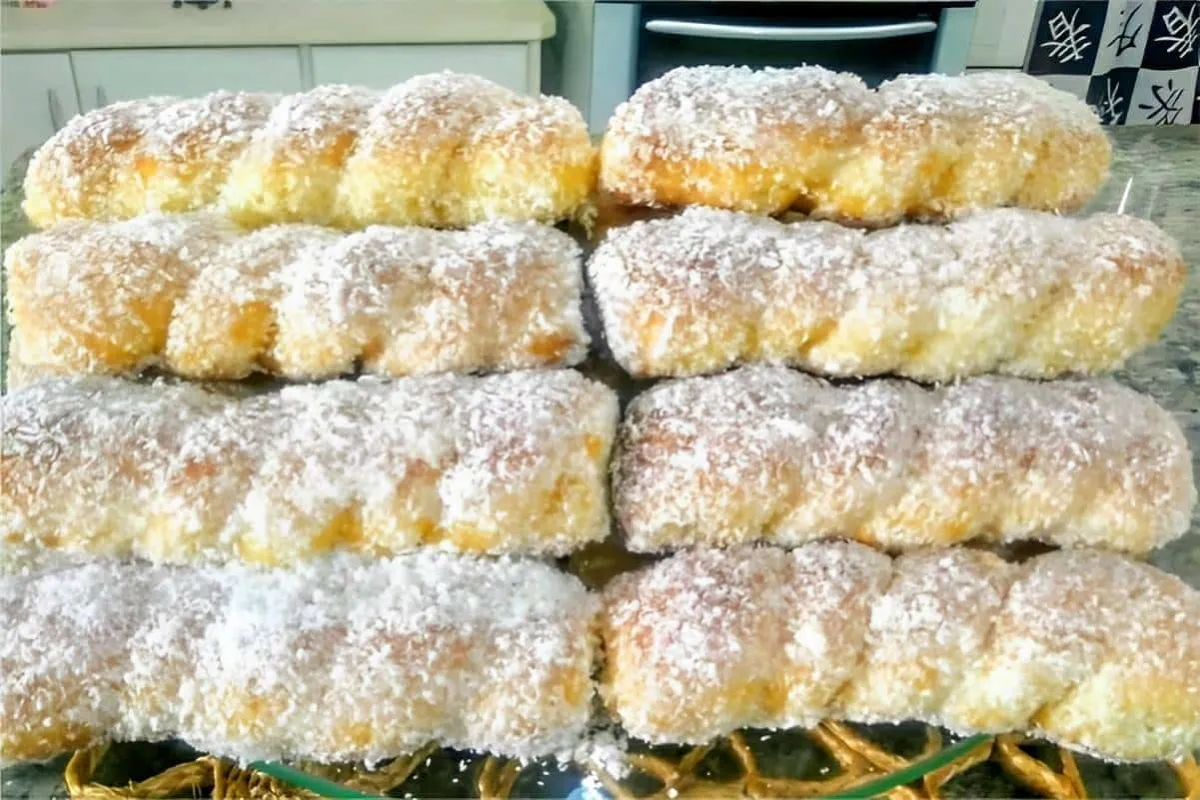 Rosquinha de coco de padaria feita com ingredientes que você