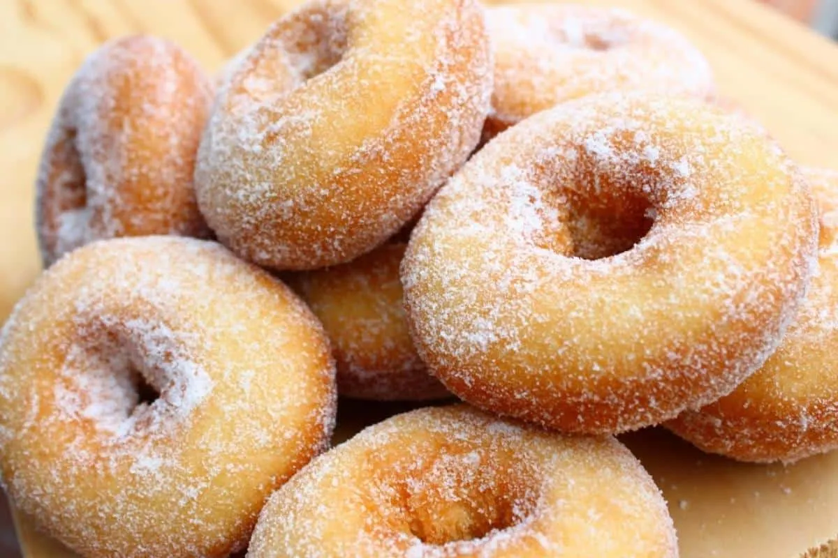 Rosquinha de padaria açucarada que você vai adorar fazer par