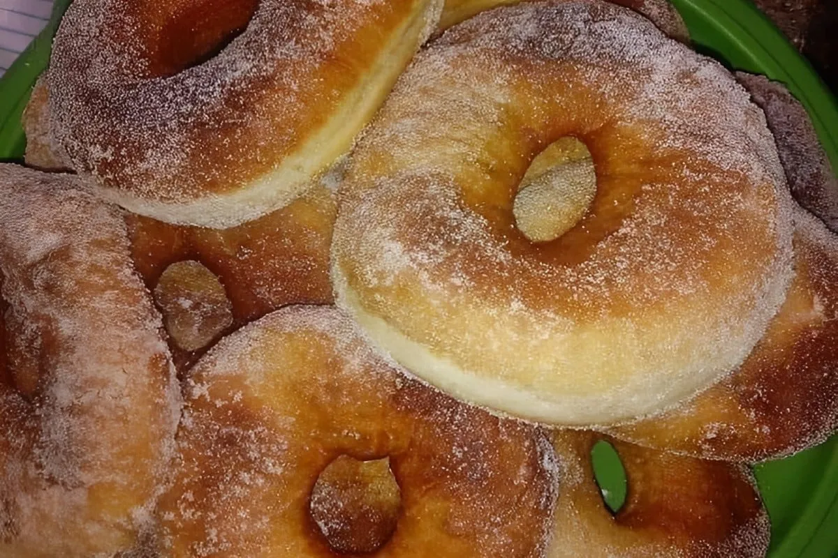 Rosquinha de padaria coberta com açúcar uma delicia para faz