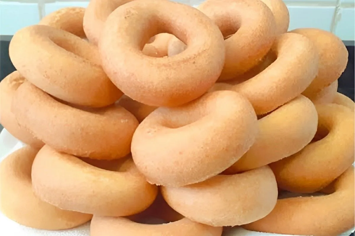Rosquinha de polvilho frita muito sequinha e macia para o se