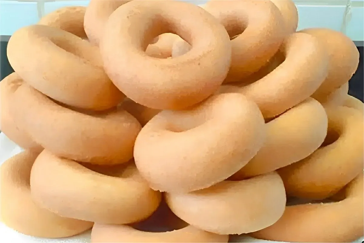 Rosquinha de polvilho sequinha e saborosa para servir com ch