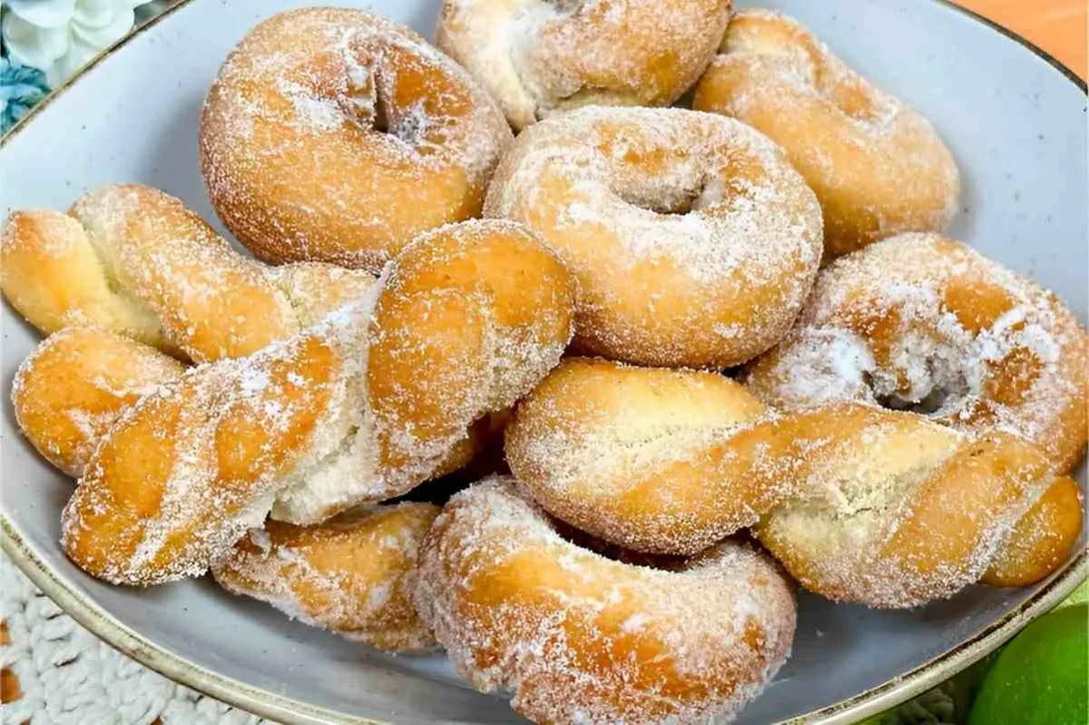 Rosquinha frita um lanchinho doce muito fácil de fazer e que