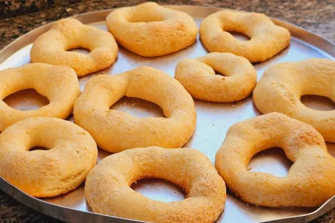 Rosquinhas de polvilho para o café simples e rápida para hoj