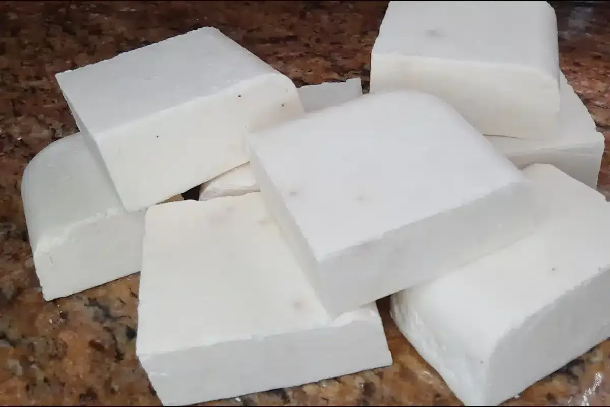 Sabão caseiro de coco: rende muito e fica ótimo para branque