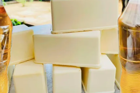 Sabão caseiro de óleo usado econômico: para você que não que