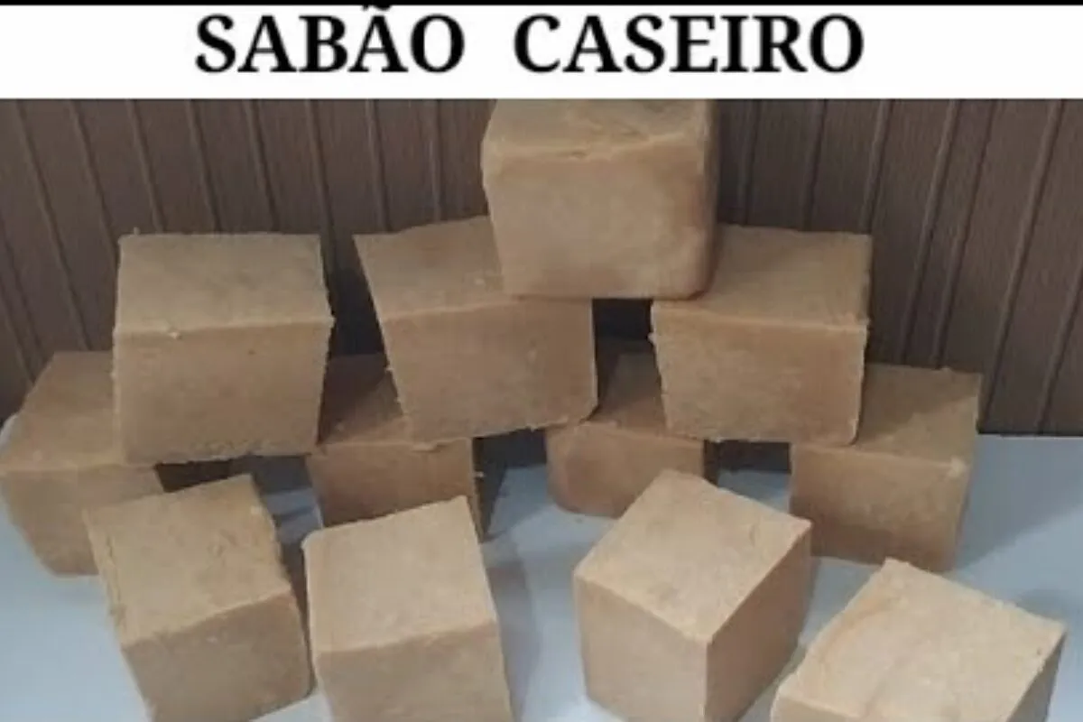 Sabão caseiro em barra com sapólio e óleo usado que rende ba