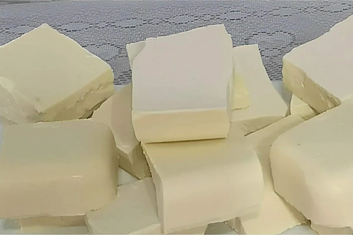 Sabão com óleo usado para deixar suas roupas como novas