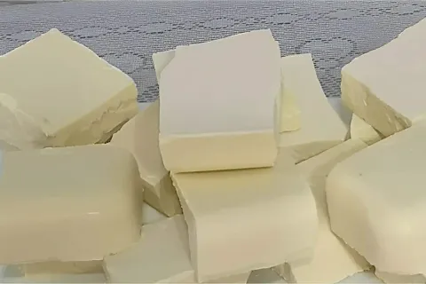 Sabão com óleo usado para deixar suas roupas como novas