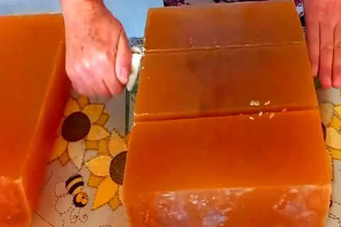 Sabão de álcool caseiro perfeito: limpa tudo e rende bastant