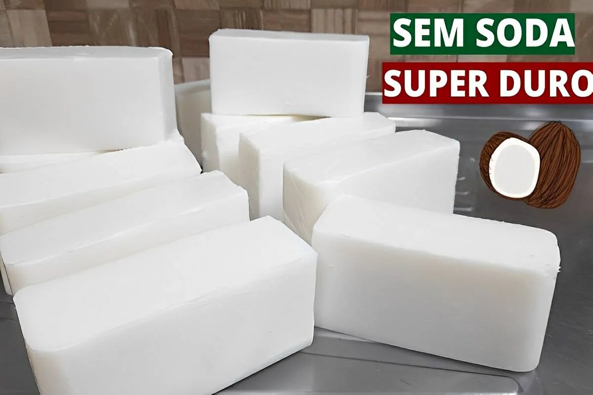 Sabão de coco caseiro sem soda rende muito e é ideal para la