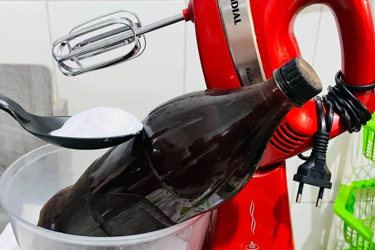 Sabão de óleo usado com poucos ingredientes, receita econômi