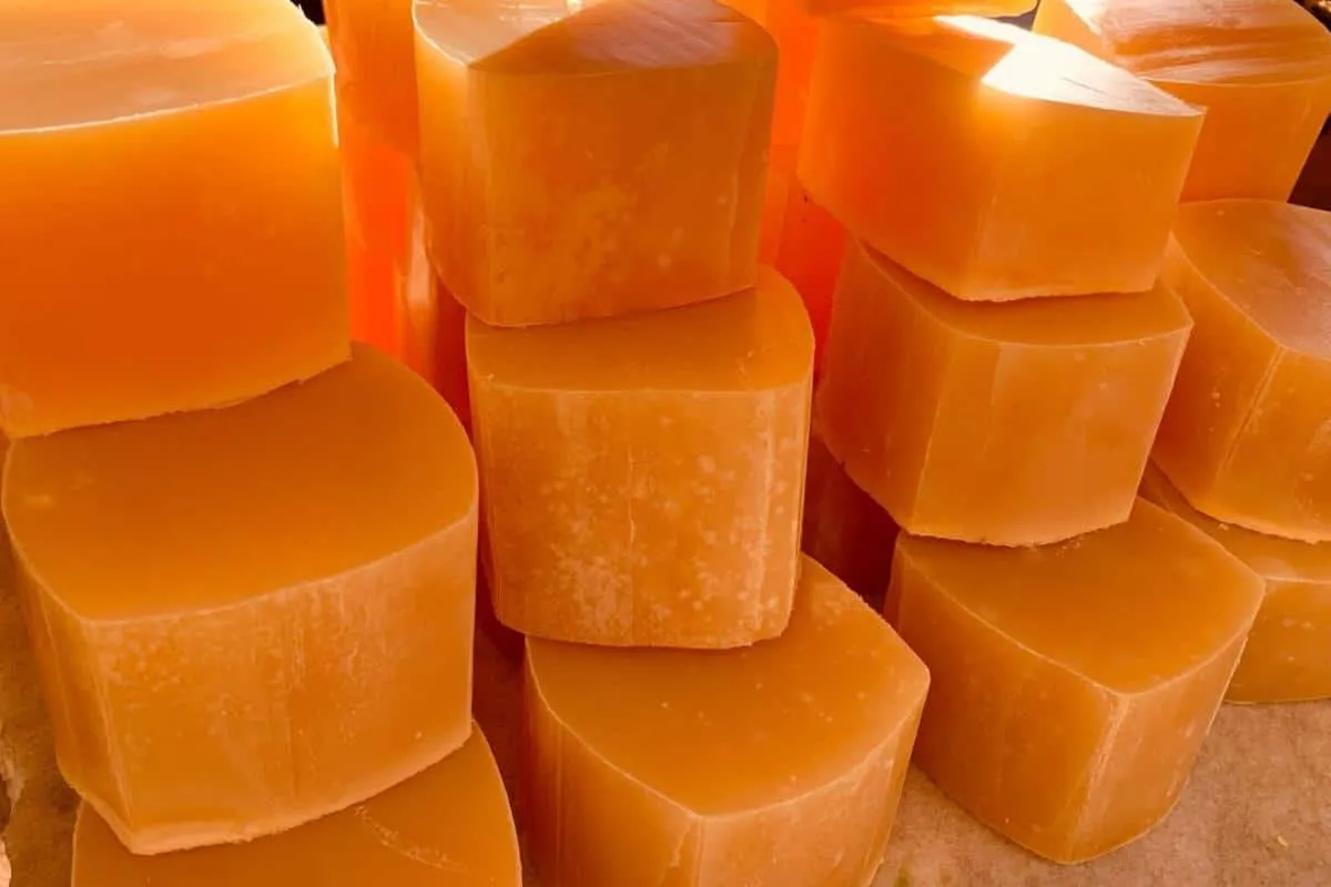 Sabão glicerinado caseiro que rende várias barras e espuma n
