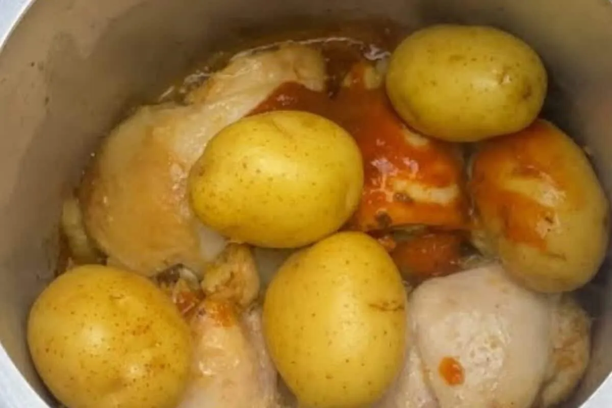 Sabia que dá para frango assado na panela de pressão? Veja c