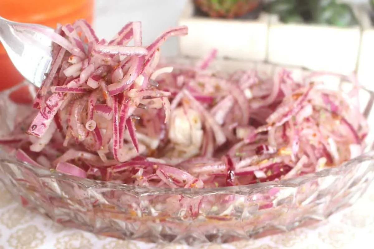 Salada de cebola para churrasco: gostosa e suave igual a de